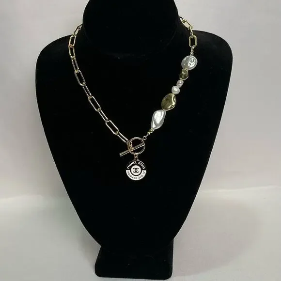 Chanel Gold Baroque Pearl Toggle Necklace - Picture 2 of 4